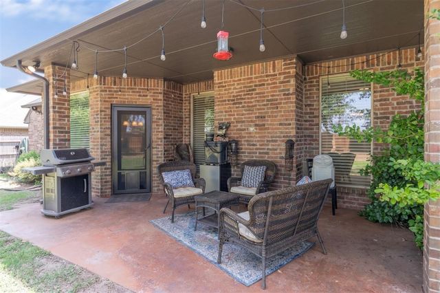2113 Sycamore Creek Avenue, Yukon, OK 73099