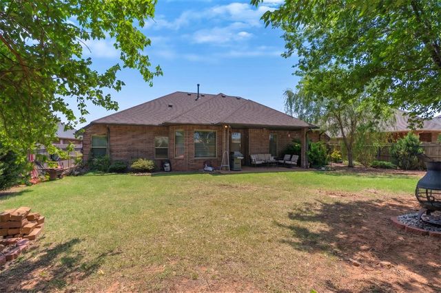 2113 Sycamore Creek Avenue, Yukon, OK 73099