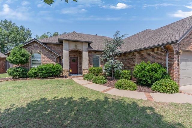 2113 Sycamore Creek Avenue, Yukon, OK 73099