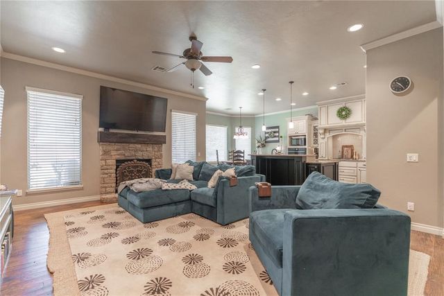 2113 Sycamore Creek Avenue, Yukon, OK 73099