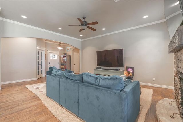 2113 Sycamore Creek Avenue, Yukon, OK 73099