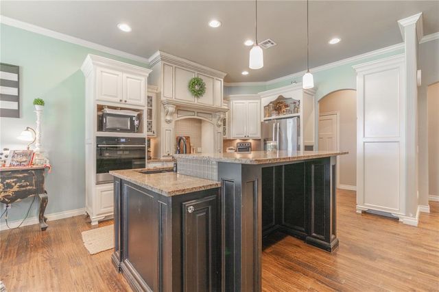2113 Sycamore Creek Avenue, Yukon, OK 73099