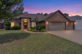 2113 Sycamore Creek Avenue, Yukon, OK 73099