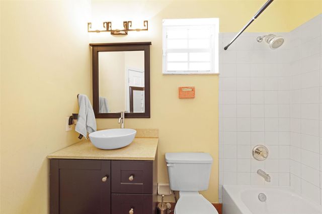 740 NW 170th Ter, Pembroke Pines, FL 33028