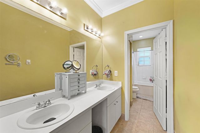 740 NW 170th Ter, Pembroke Pines, FL 33028