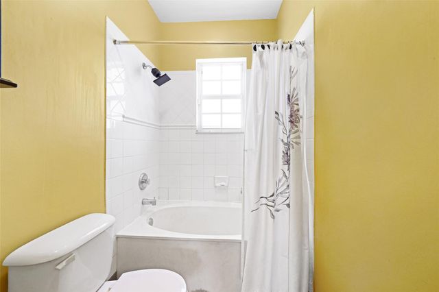 740 NW 170th Ter, Pembroke Pines, FL 33028