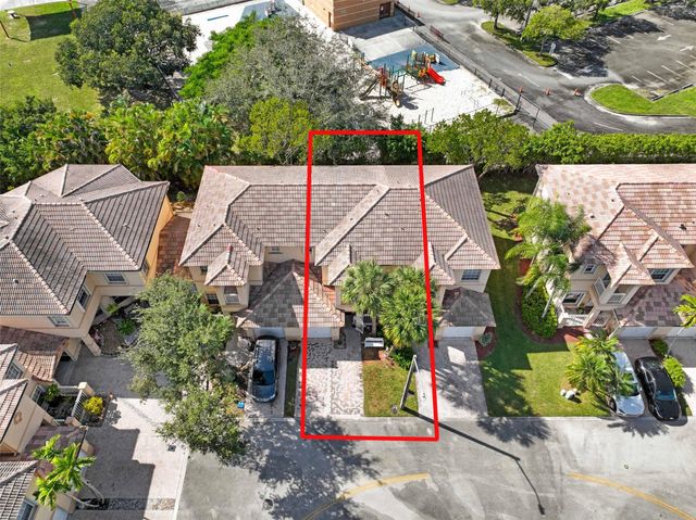 740 NW 170th Ter, Pembroke Pines, FL 33028