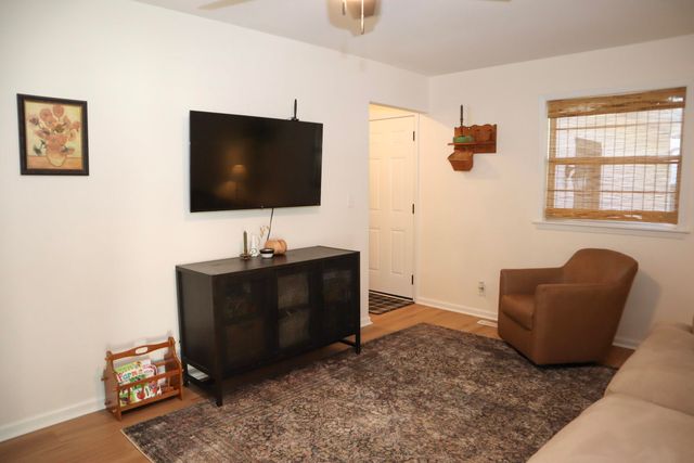 1512 N Glenhurst, Wichita, KS 67212