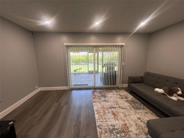 7975 NW 8TH Street, Margate, FL 33063