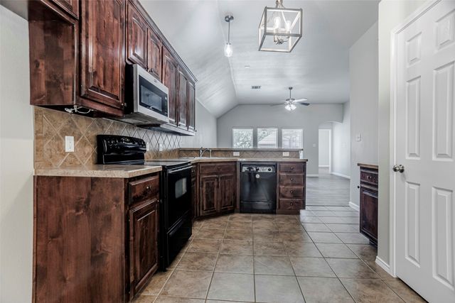 1521 Wickham Drive, Burleson, TX 76028