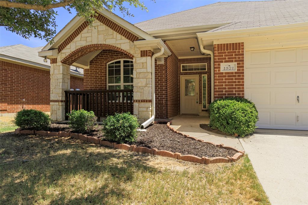 1521 Wickham Drive, Burleson, TX 76028