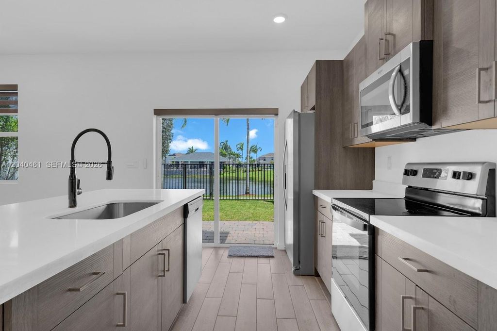 805 SE 18th St, Homestead, FL 33034