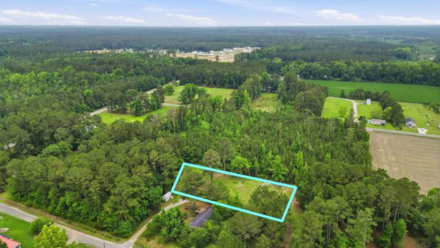 125 Old Groves Ln., Conway, SC 29526