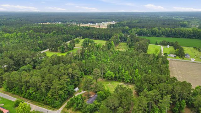 125 Old Groves Ln., Conway, SC 29526