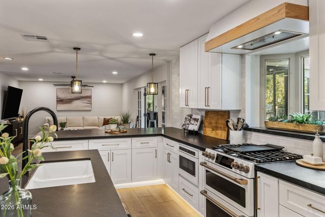 801 W GLENEAGLES Drive, Phoenix, AZ 85023