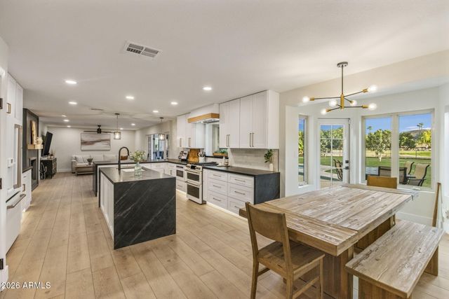 801 W GLENEAGLES Drive, Phoenix, AZ 85023