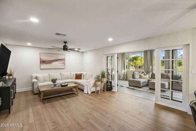 801 W GLENEAGLES Drive, Phoenix, AZ 85023