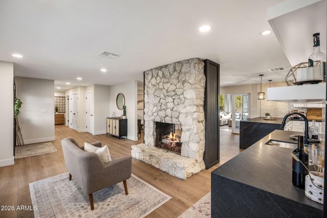 801 W GLENEAGLES Drive, Phoenix, AZ 85023