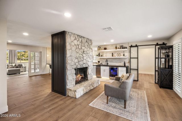 801 W GLENEAGLES Drive, Phoenix, AZ 85023