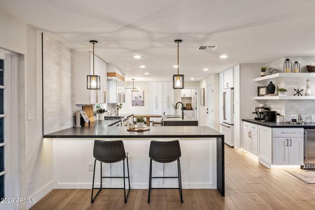 801 W GLENEAGLES Drive, Phoenix, AZ 85023