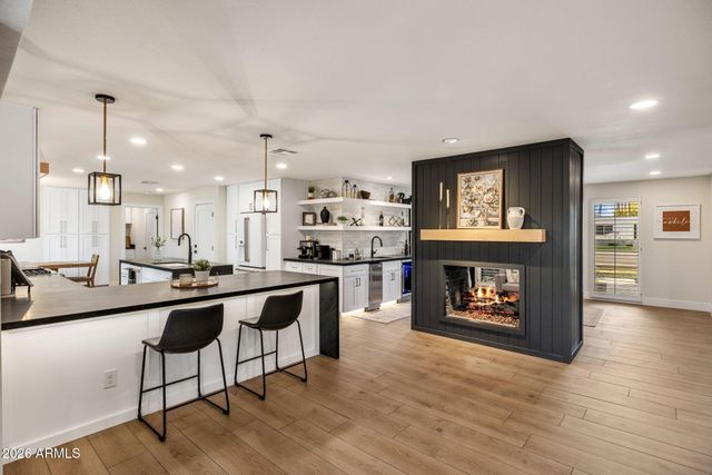 801 W GLENEAGLES Drive, Phoenix, AZ 85023