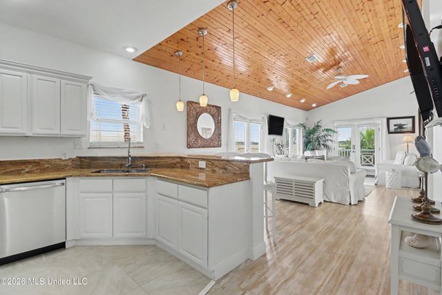 10157 S River Drive, Biloxi, MS 39532