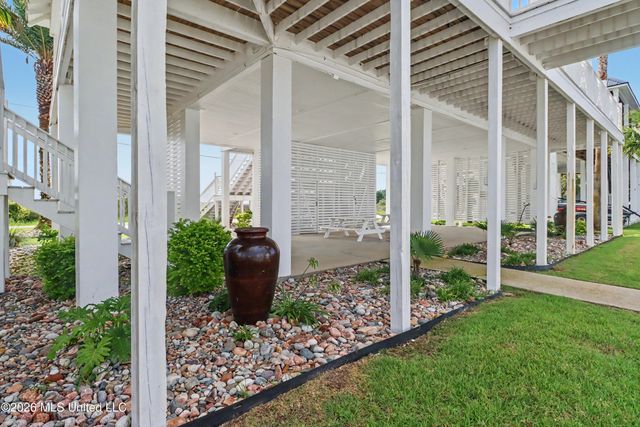 10157 S River Drive, Biloxi, MS 39532