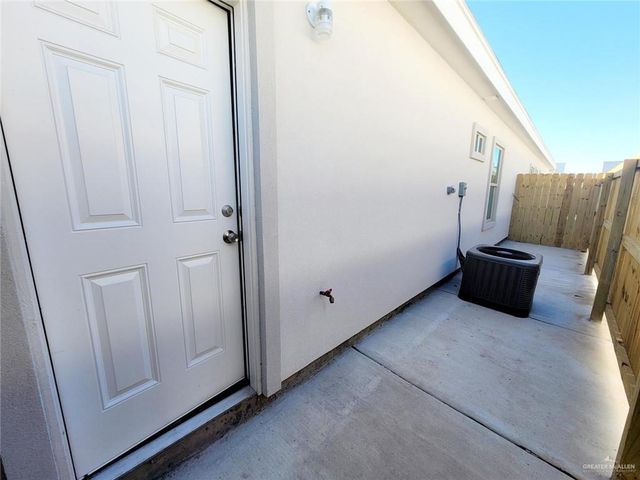 2705 Sage Drive 3, Weslaco, TX 78596