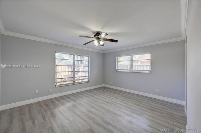 3673 W Valley Green Dr 42, Davie, FL 33328