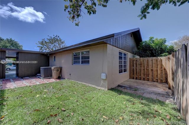 3673 W Valley Green Dr 42, Davie, FL 33328
