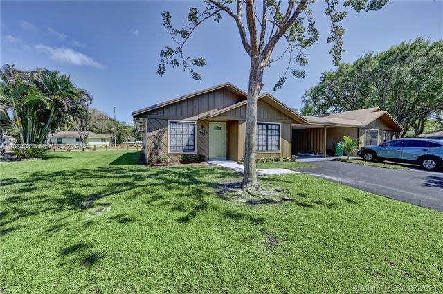 3673 W Valley Green Dr 42, Davie, FL 33328