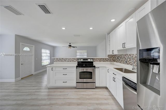 3673 W Valley Green Dr 42, Davie, FL 33328