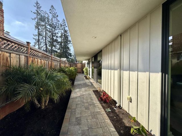 16 Hillview Avenue, Redwood City, CA 94062