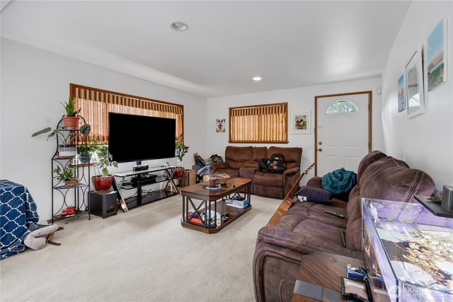 41019 Dean Kreger Road E, Eatonville, WA 98328