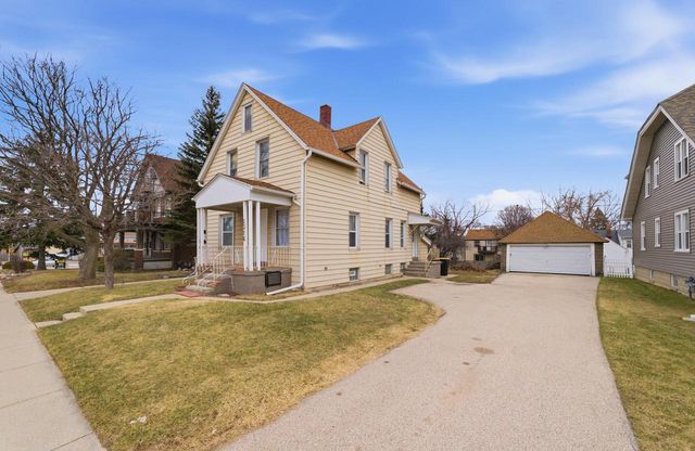 2316 S 84th STREET, West Allis, WI 53227