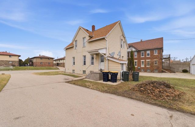 2316 S 84th STREET, West Allis, WI 53227