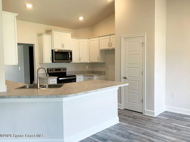 820 De Groodt Road SW, Palm Bay, FL 32908