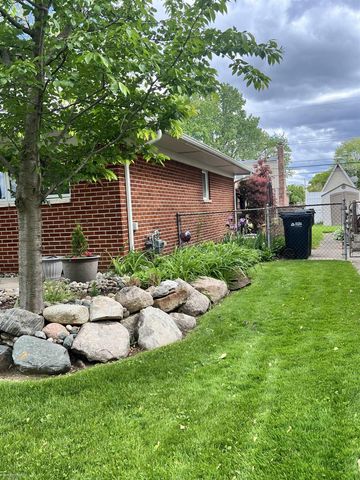 13154 Leech Drive, Sterling Heights, MI 48312