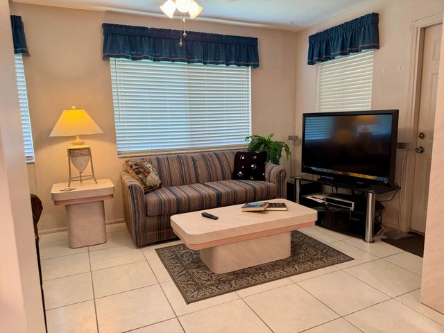 4927 NW 47th Terrace, Tamarac, FL 33319