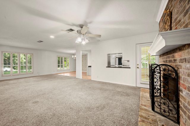 108 Hereford Drive, Conroe, TX 77304