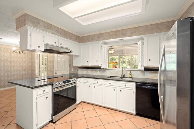 108 Hereford Drive, Conroe, TX 77304