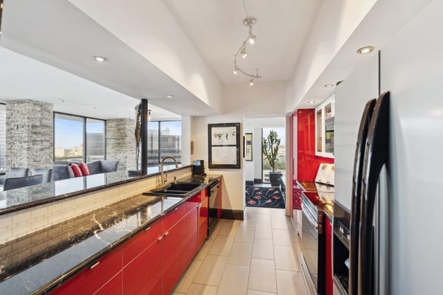15 Greenway Plaza 12F, Houston, TX 77046