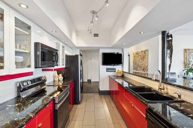 15 Greenway Plaza 12F, Houston, TX 77046