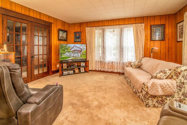 614 Silver Lake STREET, Oconomowoc, WI 53066