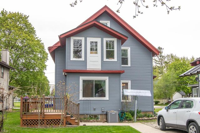 614 Silver Lake STREET, Oconomowoc, WI 53066
