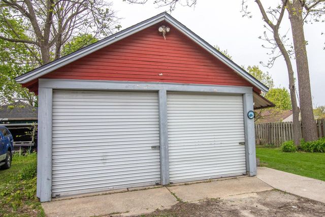 614 Silver Lake STREET, Oconomowoc, WI 53066