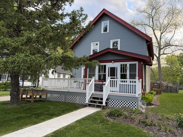 614 Silver Lake STREET, Oconomowoc, WI 53066