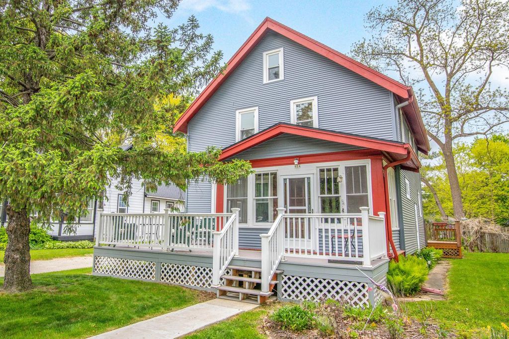 614 Silver Lake STREET, Oconomowoc, WI 53066