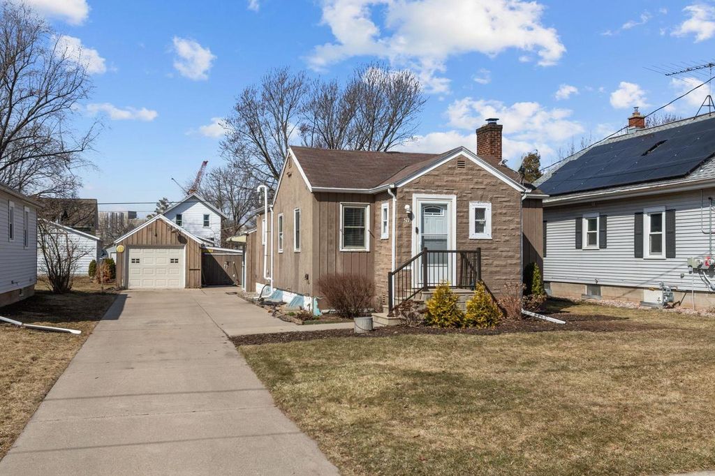 571 GROVE STREET, Neenah, WI 54956