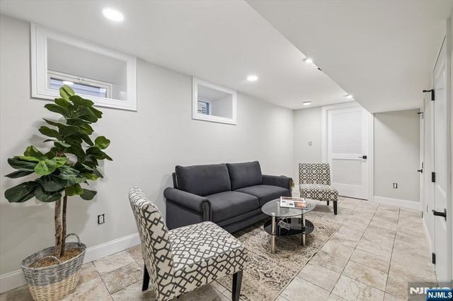 228 Oakwood Avenue, Kearny, NJ 07032